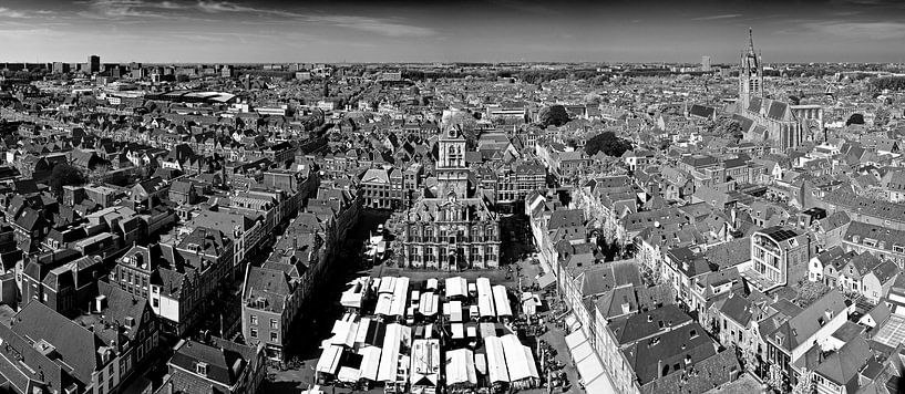 Panorama Markt centrum Delft zwart / wit van Anton de Zeeuw