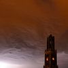 Donkere Domtoren met donderwolk in Utrecht van Donker Utrecht