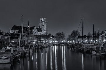 Grote Kerk et Nieuwe Haven à Dordrecht le soir - noir et blanc sur Tux Photography