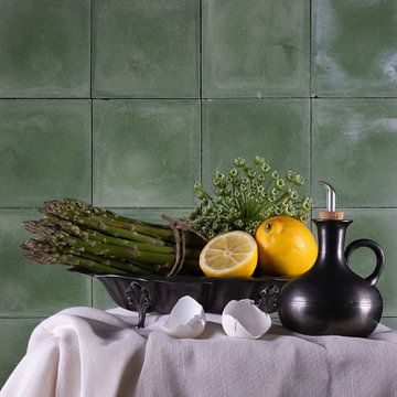 Still life, with asparagus (Asparagus Officinalis) and lemon (Citrus limon) with tile wall by Oda Slofstra