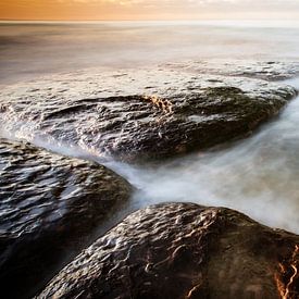 Felsen im Wasser Opalküste von Jonas Demeulemeester