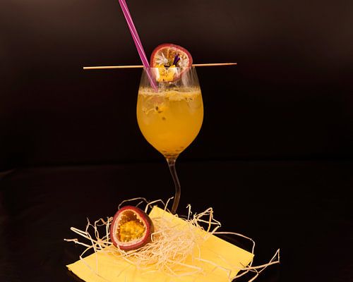 Aperitief met verse passievrucht.