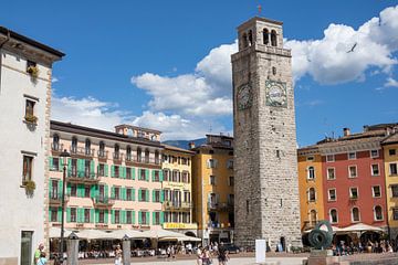 Riva del Garda - Piazza III Novembre mit dem Torre Apponale von t.ART