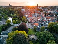 Zwolse sassenpoort bei Sonnenuntergang, aufgenommen mit einer Drohne