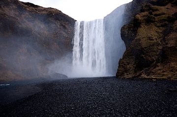 Icelandic Waterfall van Victor Van Rooij