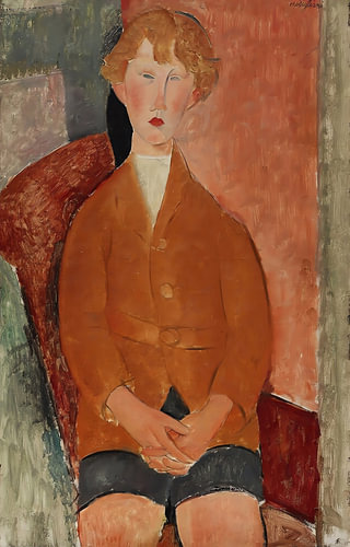Frau in einer rostfarbenen Jacke