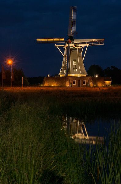 Verlichte Bataafse molen in Winterswijk van Tonko Oosterink