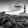 Insel Menorca mit Leuchtturm Favàritx  in schwarzweiss. von Manfred Voss, Schwarz-weiss Fotografie