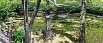 Japanse stenen lantaarn van Krumme Visuals