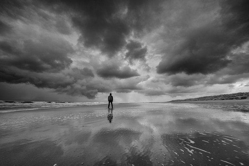 Einsam am Strand! von Peter Haastrecht, van