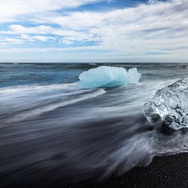 Ice chunks on Diamond Beach, Iceland by Lennart ter Harmsel