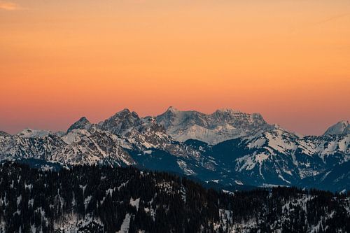 Zonsondergang over de Zugspitze in de winter