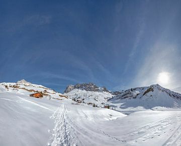 Besneeuwd dal in de Prättigau, Sankt Antönien, Graubünden, Zwitserland van Rene van der Meer