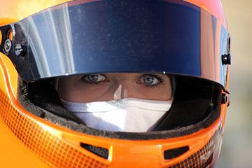Vrouwelijke racer met helm en bivakmuts (model vrijgegeven) van Udo Herrmann