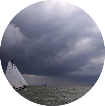 Lemsteraak sailing home