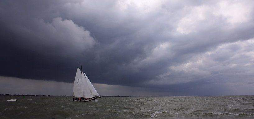 Lemsteraak sailing home par Hielke Roelevink