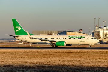 Take-off Turkmenistan Boeing 737-800. van Jaap van den Berg