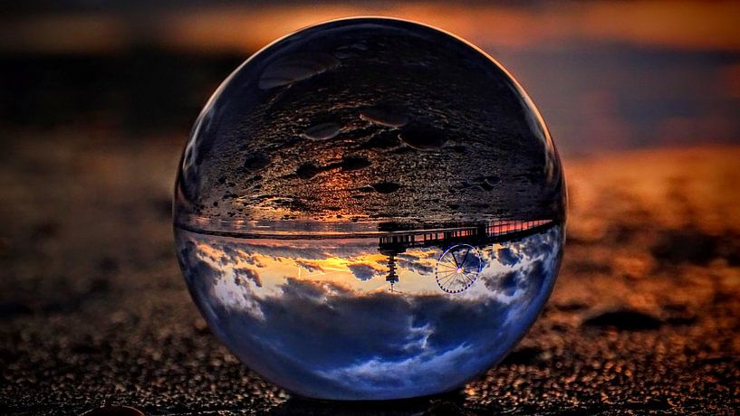 Glass sphere by Max Suijker