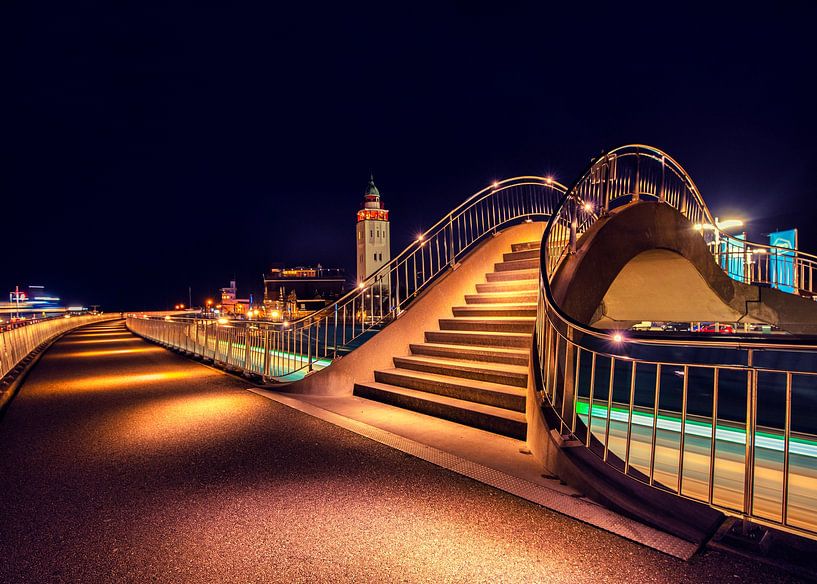 Harlingen, Leuchtturm und Zug von Edwin Kooren