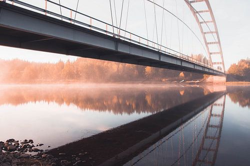 Brug bij zonsopgang