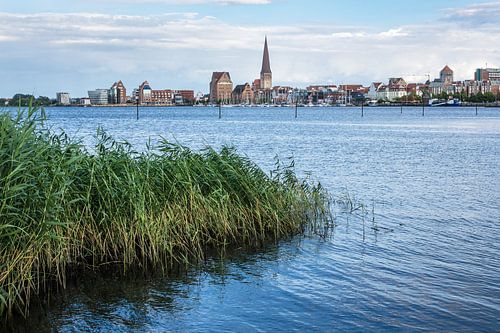 Blick über die Warnow auf Rostock