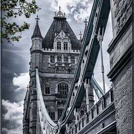 Naast de Tower Bridge van Jackie Fotografie