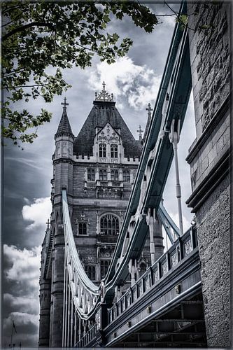 Neben der Tower Bridge