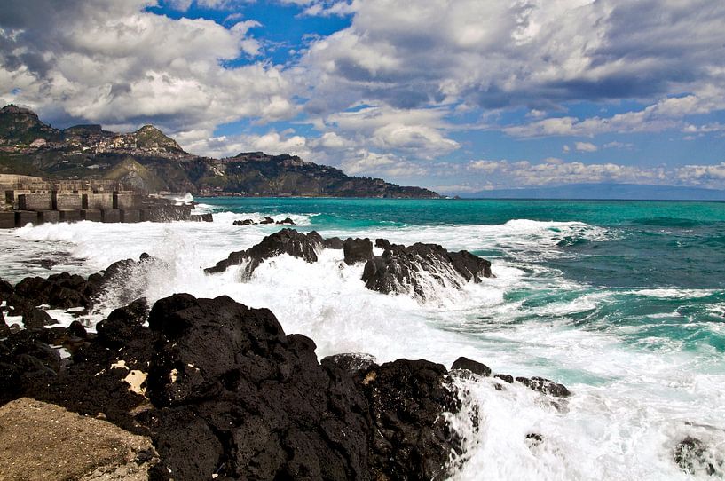Tempête de vagues sur la côte sicilienne à Giardini Naxos par Silva Wischeropp