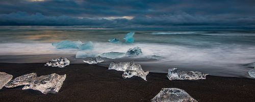 Gletsjerijs op Diamond Beach IJsland