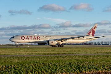 Qatar Boeing 777 Polderlandebahn Schiphol von Arthur Bruinen