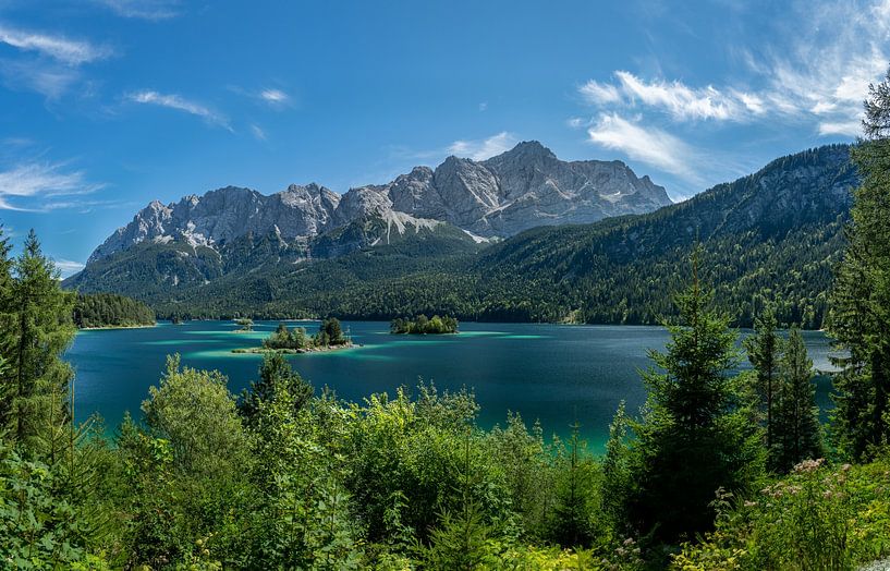 vue sur la magnifique montagne zugspitze et l'eibsee par shot.by alexander