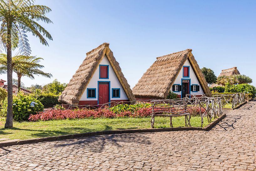 Casas de Colmo in Santana auf der Insel Madeira von Werner Dieterich