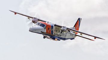 Avion des garde-côtes sur Roel Ovinge