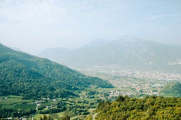 Uitzicht over het landschap in Arco, Italië