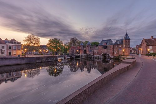 De Koppelpoort in Amersfoort tijdens de zonsopkomst