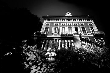 Vieille villa, Italie (en noir et blanc)