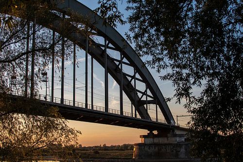 Spoorbrug Culemborg bij zonsondergang