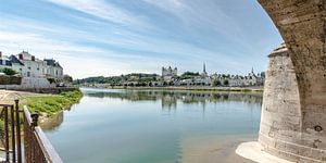 Réflexion dans la loire de la ville française de Saumur
