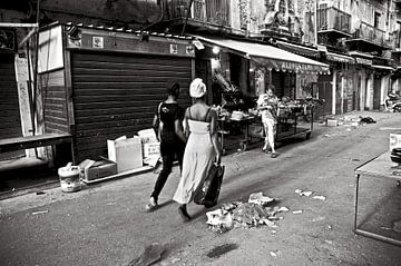 Elegant flaneren op de markt in Palermo van Silva Wischeropp