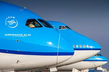Line-up van 3 grote Boeing vliegtuigen van KLM op Schiphol van Jeffrey Schaefer