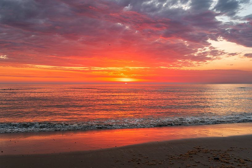 The sun disappears behind the horizon of the North Sea (0152) by Reezyard