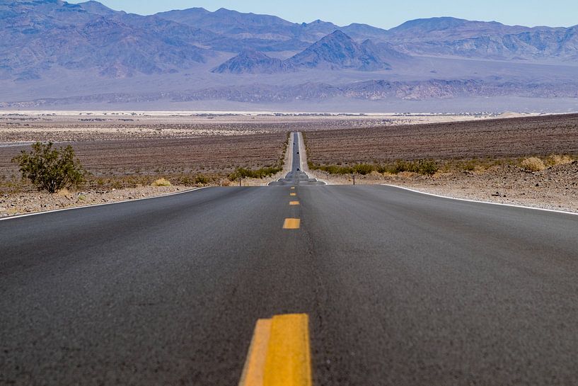 Death valley highway USA van Yannick uit den Boogaard
