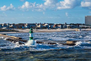 Mole an der Ostseeküste in Warnemünde