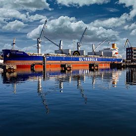 De haven ligt er stil bij van Holger Felix