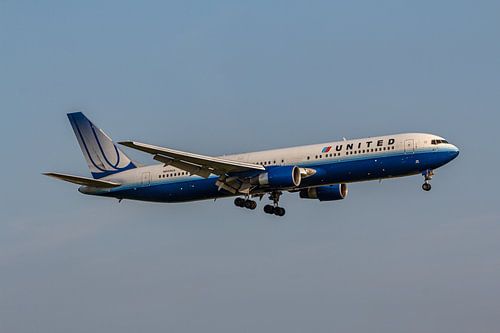 United Boeing 767-300 in oud United kleurenschema.