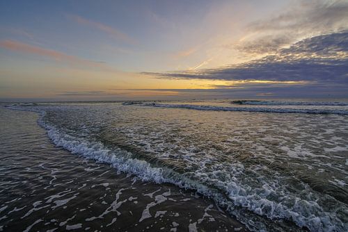Zonsondergang aan zee