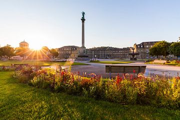 Schlossplatz in Stuttgart bij zonsopgang van Werner Dieterich