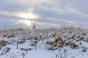 Phare de Noordwijk dans les doux rayons du soleil d'hiver