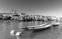 Basel Minster en de Minster Ferry in Basel - monochroom van Werner Dieterich thumbnail