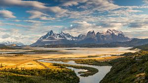 Cerro Torre mit Rio Serrano am Morgen, Nationalpark Torres del Paine, Chile